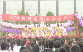 2012级学生实习就业欢送晚会拉开帷幕